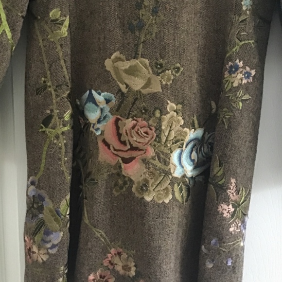 Fabulous light brown textured coat with beautiful embroidery size 6 (S) - Picture 10 of 15